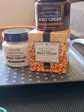 Beekman 1802 Honey & Orange Blossom Whipped Body Cream - Orange & White